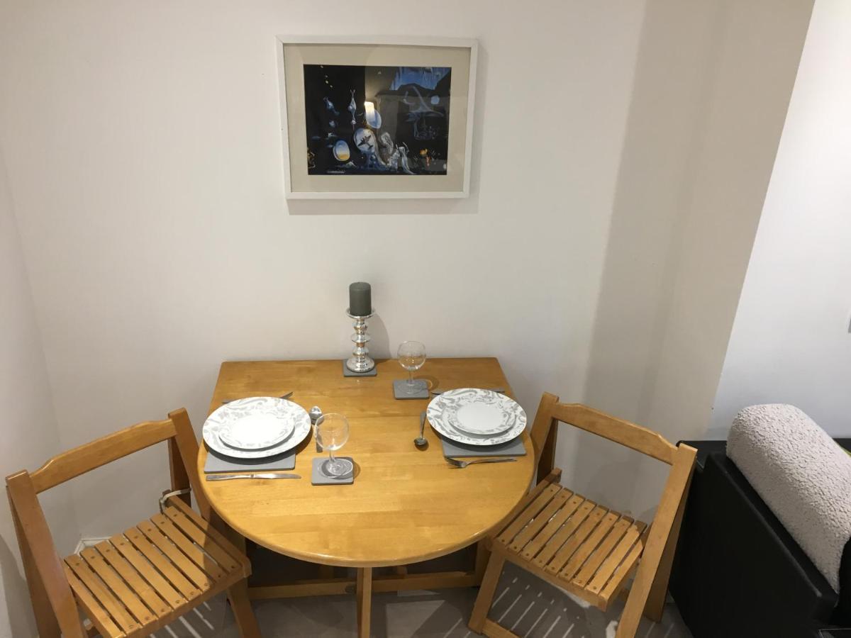 ビショップス・ストートフォードSpacious Ground Floor Studio Flat - Easy Access To Stansted Airport, London And Cambridgeアパートメント エクステリア 写真