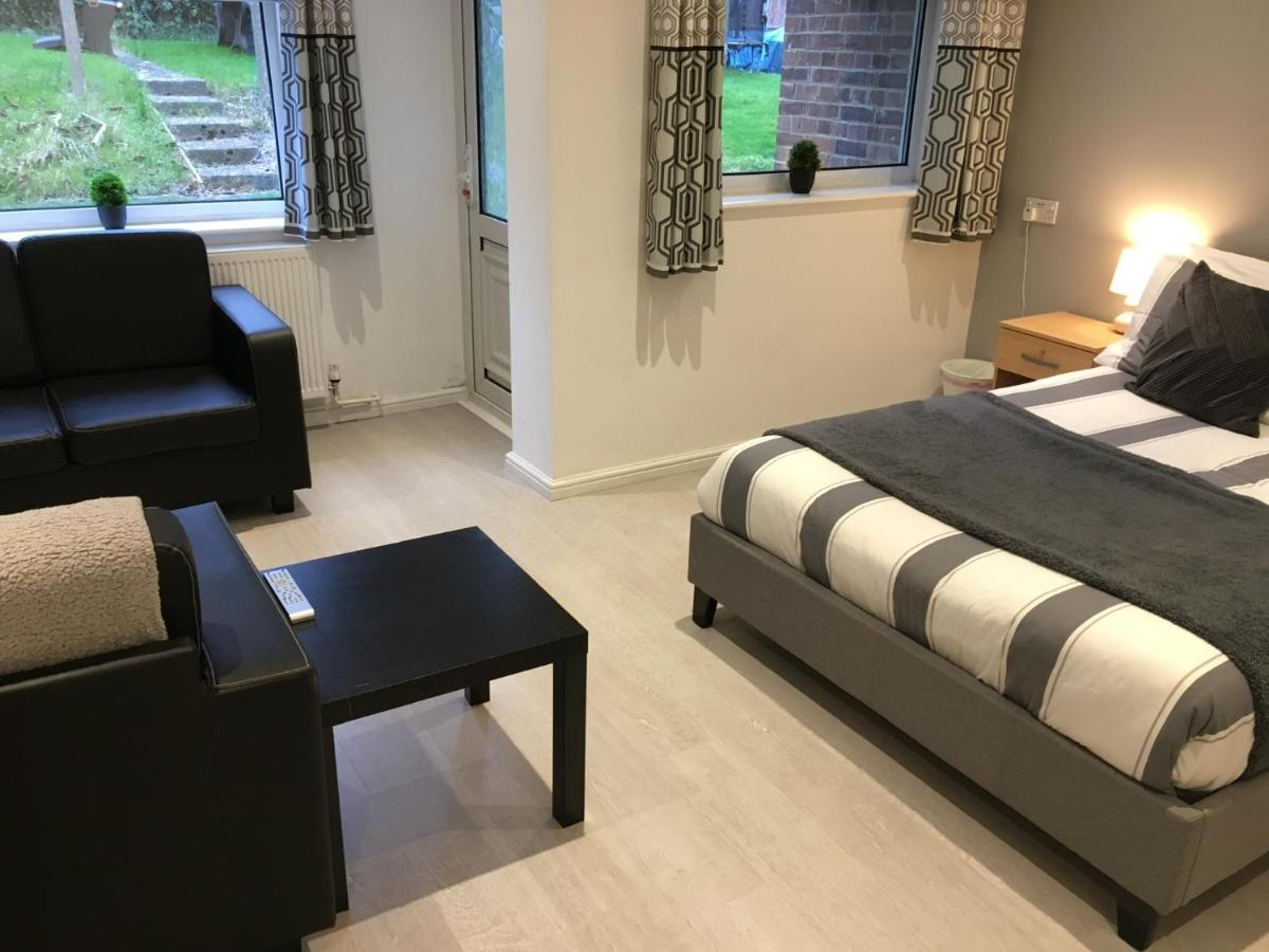ビショップス・ストートフォードSpacious Ground Floor Studio Flat - Easy Access To Stansted Airport, London And Cambridgeアパートメント エクステリア 写真