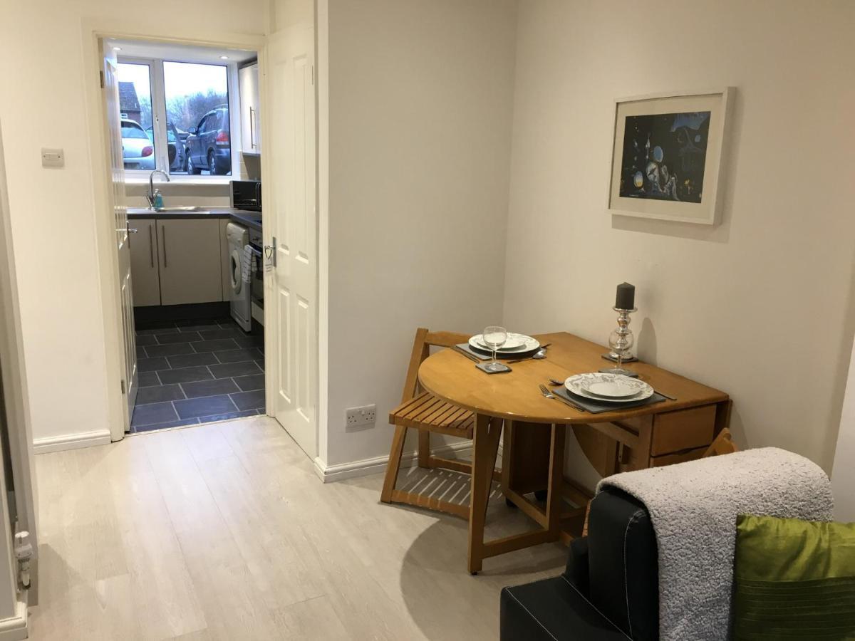 ビショップス・ストートフォードSpacious Ground Floor Studio Flat - Easy Access To Stansted Airport, London And Cambridgeアパートメント エクステリア 写真
