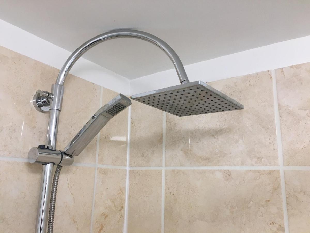ビショップス・ストートフォードSpacious Ground Floor Studio Flat - Easy Access To Stansted Airport, London And Cambridgeアパートメント エクステリア 写真